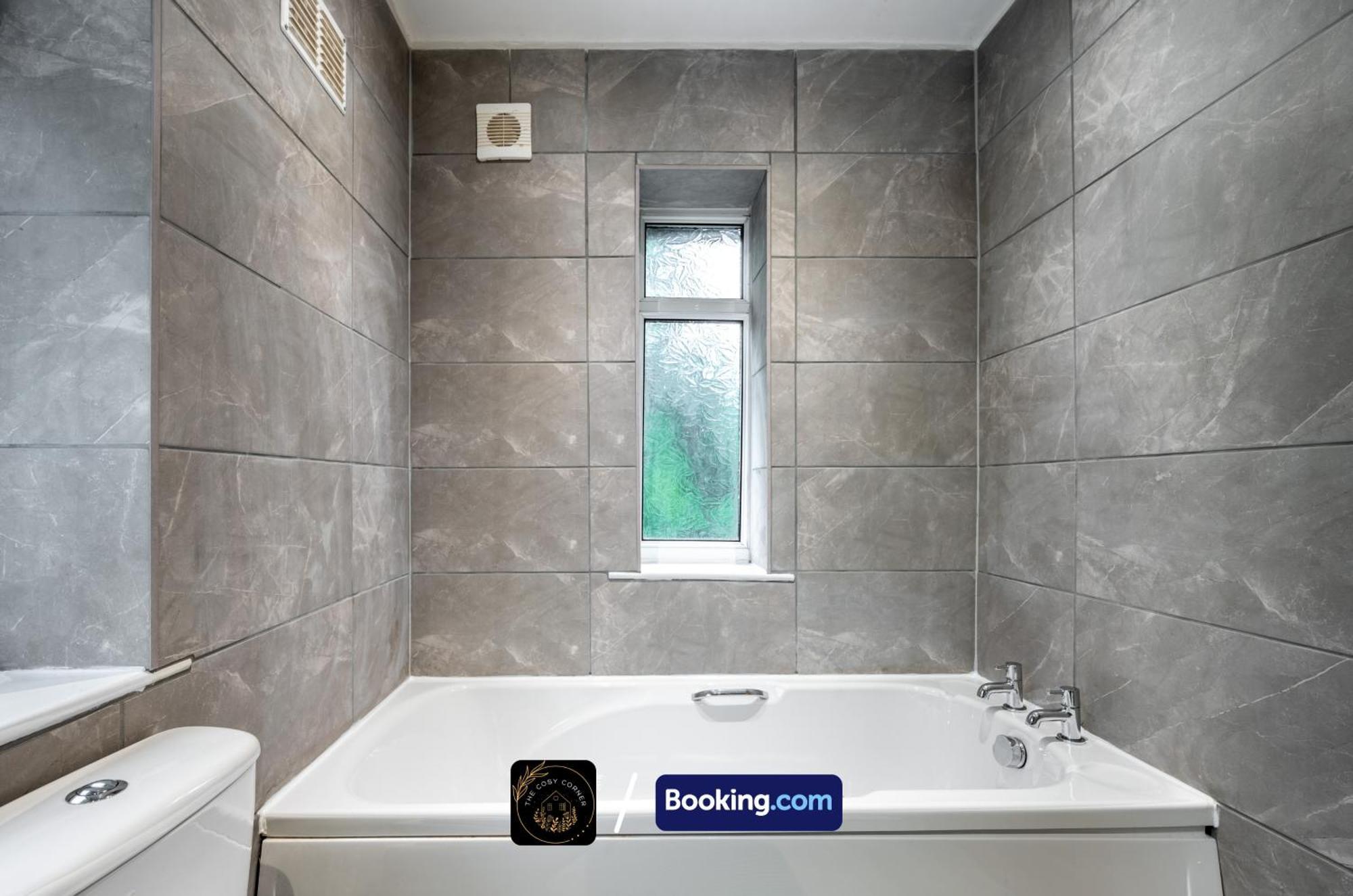 Cosy 3-Bed House, Garden & Free Parking In Stretford Apartman Manchester Kültér fotó