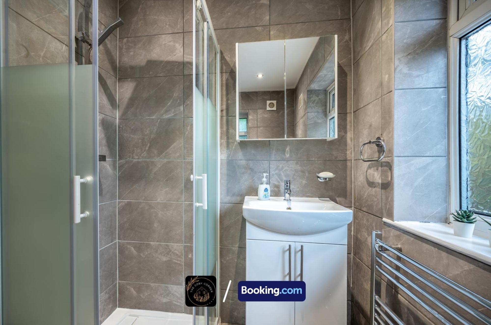 Cosy 3-Bed House, Garden & Free Parking In Stretford Apartman Manchester Kültér fotó