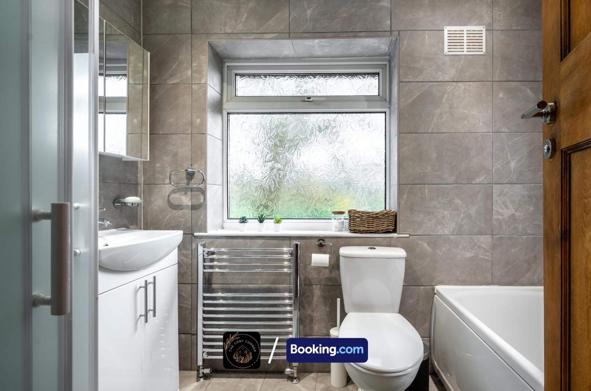 Cosy 3-Bed House, Garden & Free Parking In Stretford Apartman Manchester Kültér fotó
