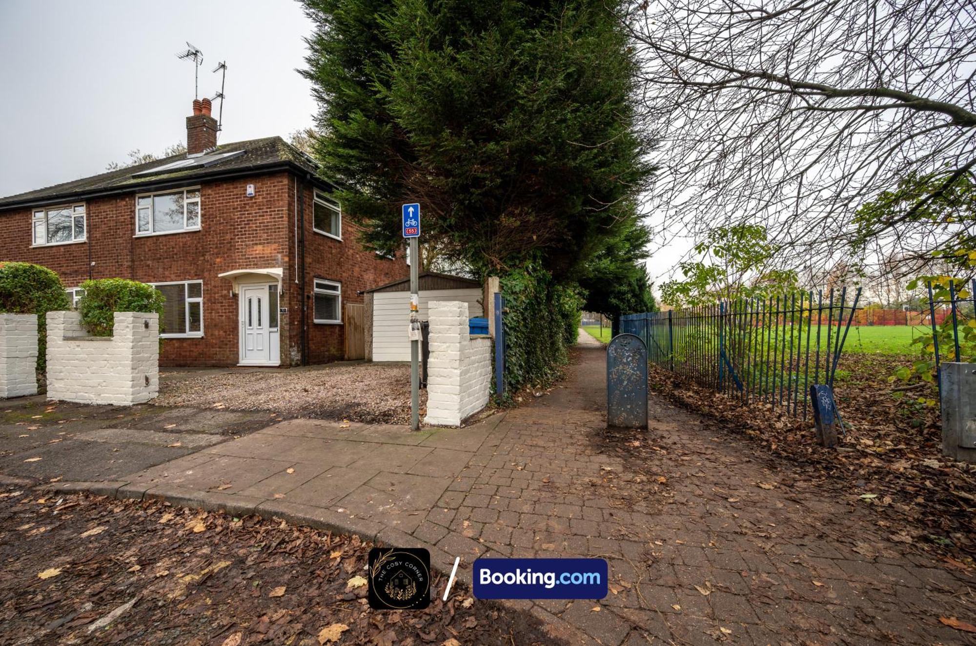 Cosy 3-Bed House, Garden & Free Parking In Stretford Apartman Manchester Kültér fotó
