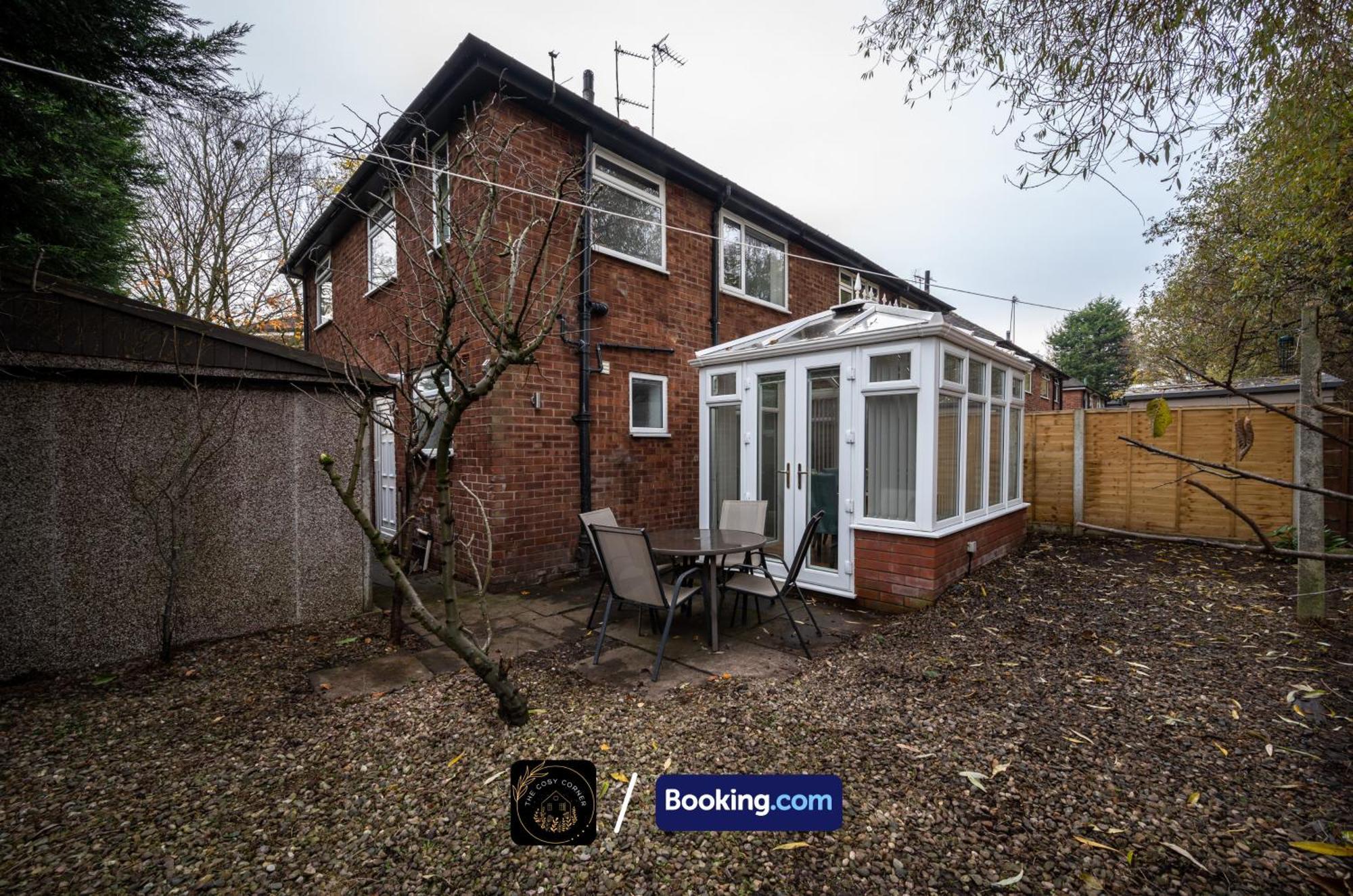 Cosy 3-Bed House, Garden & Free Parking In Stretford Apartman Manchester Kültér fotó